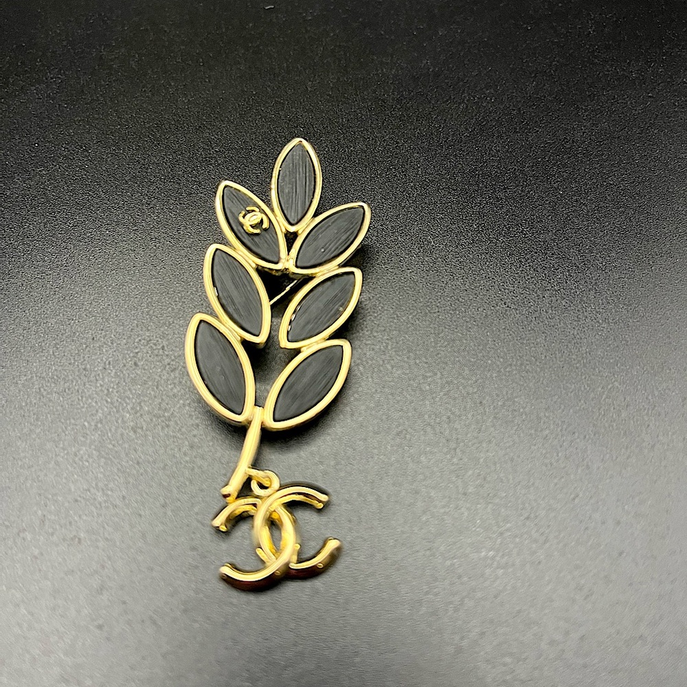 brooch